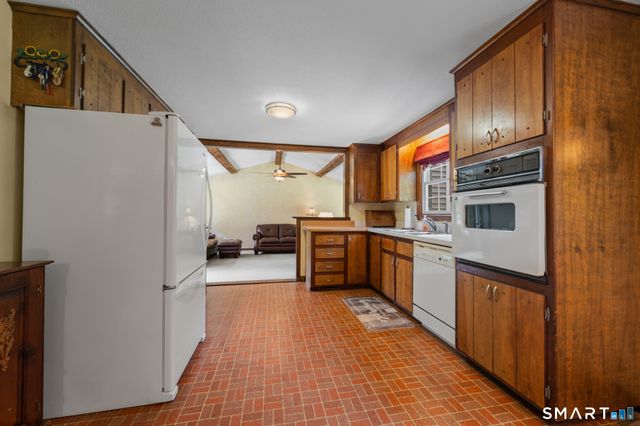 39 Plainfield Street, Enfield, CT 06082