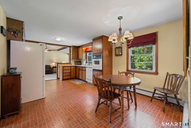 39 Plainfield Street, Enfield, CT 06082