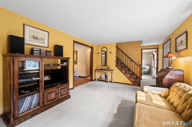 39 Plainfield Street, Enfield, CT 06082
