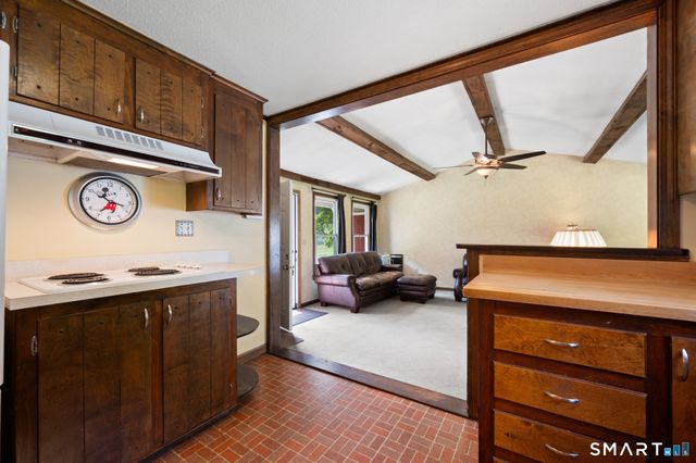 39 Plainfield Street, Enfield, CT 06082