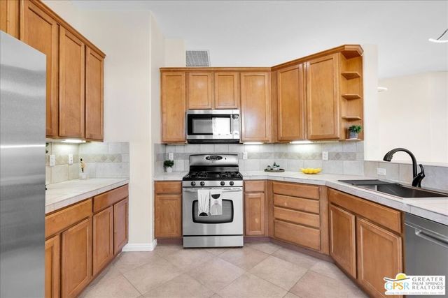 2222 E Wayne Road, Palm Springs, CA 92262