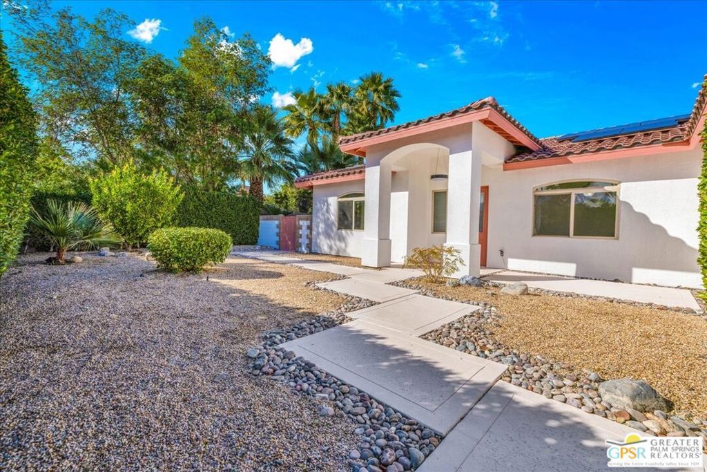 Image 4 of property listing at 2222 E Wayne Road, Palm Springs, CA 92262