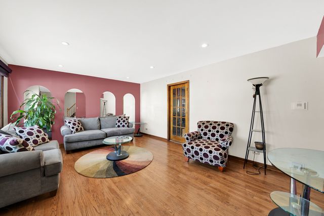 4033 W 109th Street, Oak Lawn, IL 60453