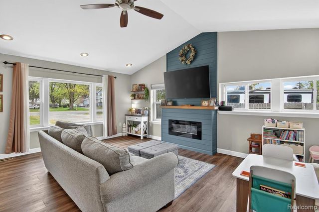 1020 Savage Road, Belleville, MI 48111