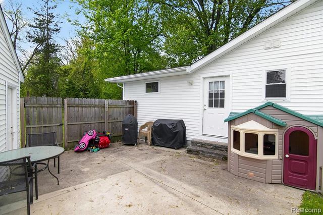 1020 Savage Road, Belleville, MI 48111