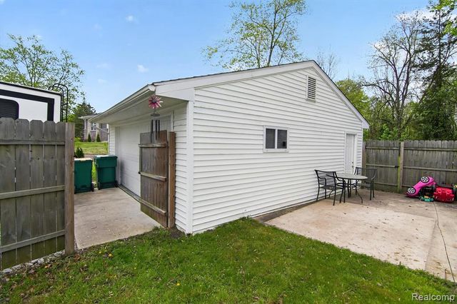1020 Savage Road, Belleville, MI 48111