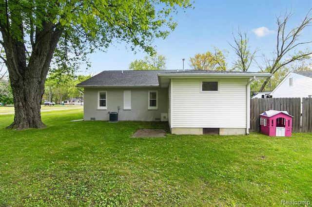 1020 Savage Road, Belleville, MI 48111