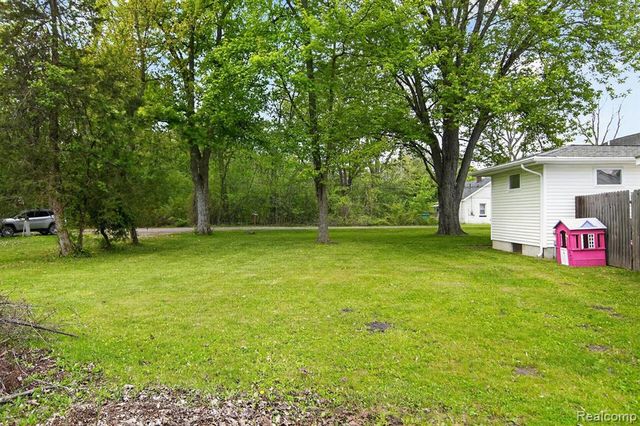 1020 Savage Road, Belleville, MI 48111