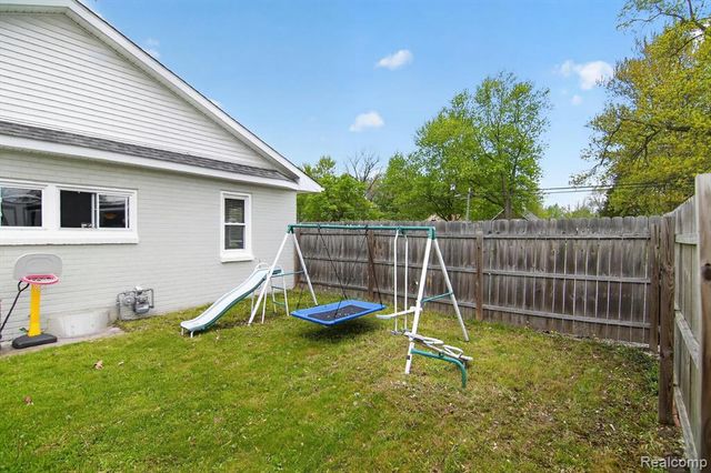 1020 Savage Road, Belleville, MI 48111