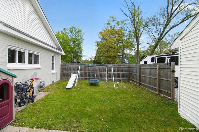 1020 Savage Road, Belleville, MI 48111