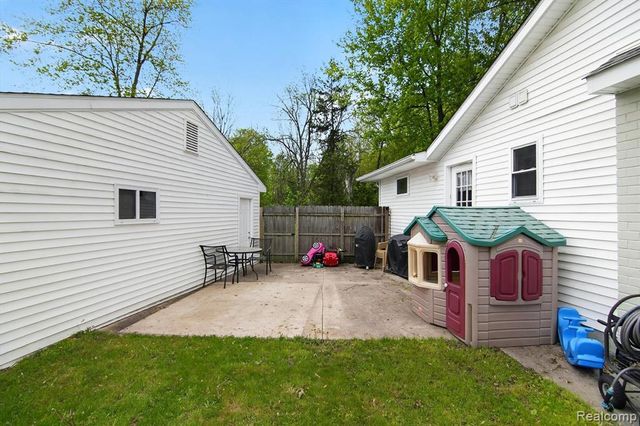 1020 Savage Road, Belleville, MI 48111