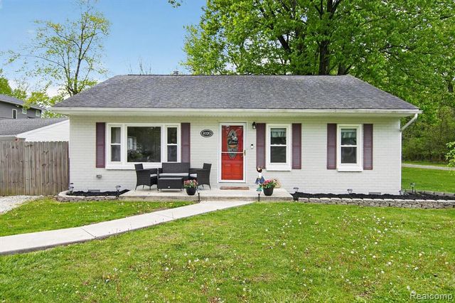 1020 Savage Road, Belleville, MI 48111