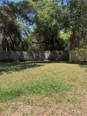9439 W Marquette Lane, Crystal River, FL 34428