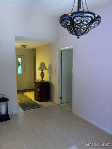 9439 W Marquette Lane, Crystal River, FL 34428