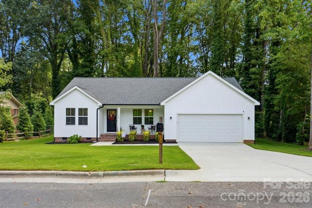 918 Brookwood Court, Statesville, NC 28677
