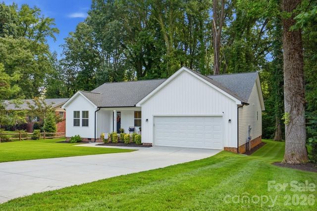 918 Brookwood Court, Statesville, NC 28677