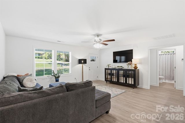 918 Brookwood Court, Statesville, NC 28677