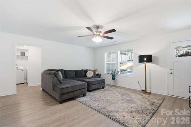 918 Brookwood Court, Statesville, NC 28677