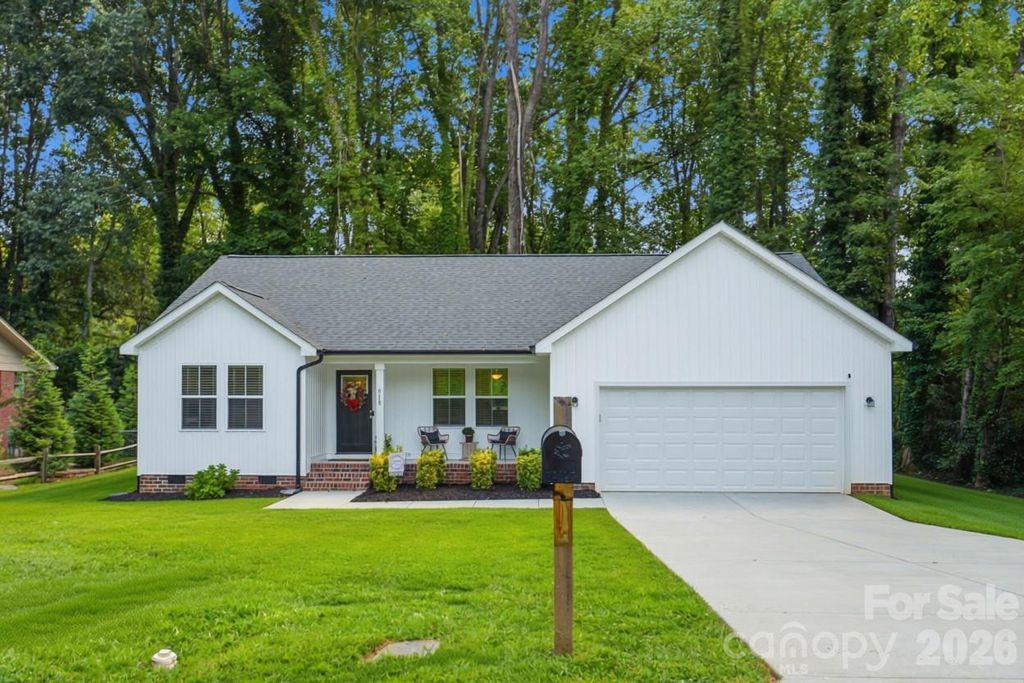 918 Brookwood Court, Statesville, NC 28677