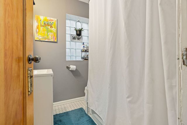 4139 N TROY Street, Chicago, IL 60618