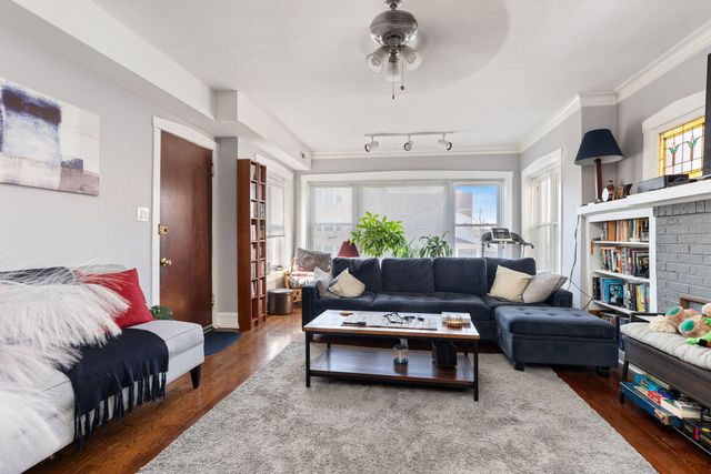 4139 N TROY Street, Chicago, IL 60618