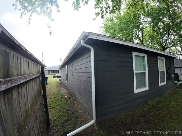 1868 N Owasso Avenue, Tulsa, OK 74106