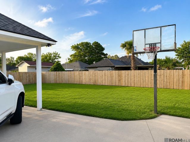 1221 E Worthey St, Gonzales, LA 70737