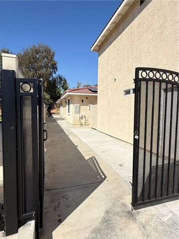 2199 Whitman Way 2, Corona, CA 92878