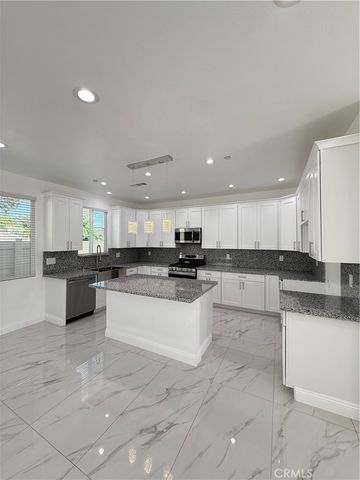 2199 Whitman Way 2, Corona, CA 92878