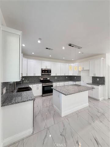 2199 Whitman Way 2, Corona, CA 92878