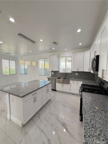 2199 Whitman Way 2, Corona, CA 92878