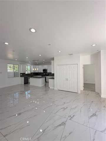 2199 Whitman Way 2, Corona, CA 92878