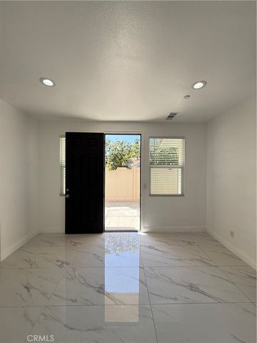 2199 Whitman Way 2, Corona, CA 92878