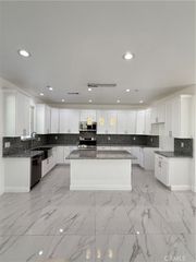 2199 Whitman Way 2, Corona, CA 92878