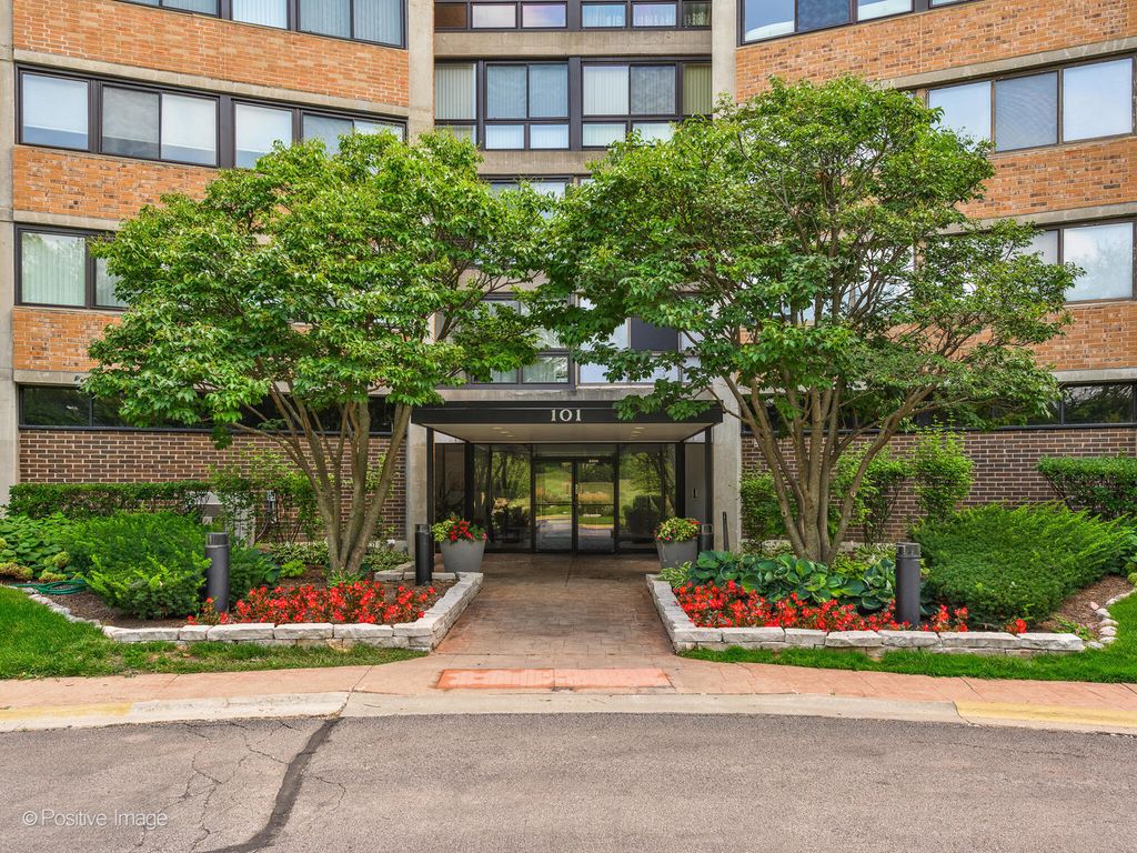 101 Bar Harbour Road 2M, Schaumburg, IL 60193