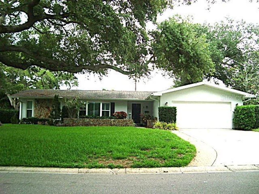 1 EASTWOOD LANE, Belleair, FL 33756