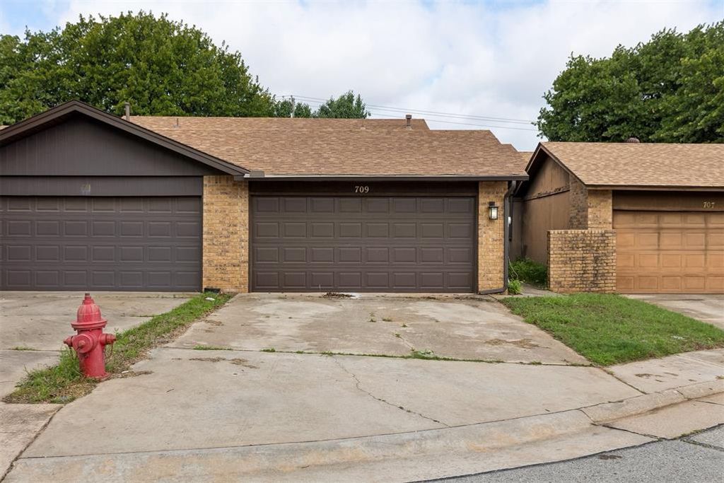 709 Stonecroft Circle, Edmond, OK 73034