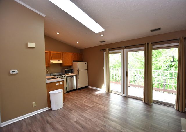 9245 S Pointe Retreat Drive, Bloomington, IN 47401
