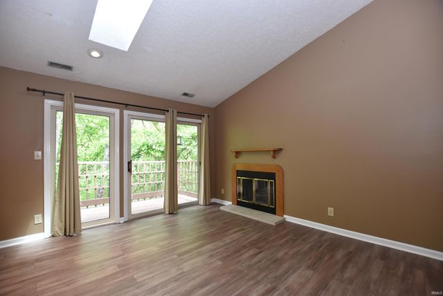 9245 S Pointe Retreat Drive, Bloomington, IN 47401