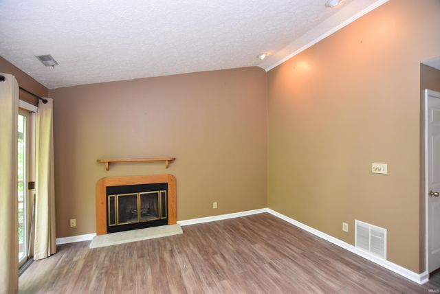 9245 S Pointe Retreat Drive, Bloomington, IN 47401