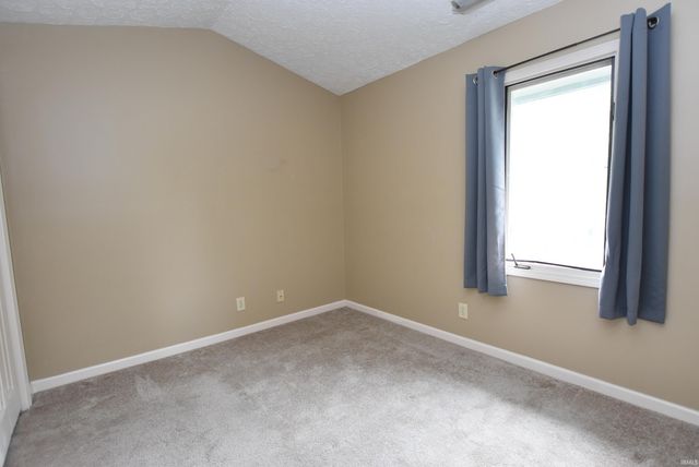 9245 S Pointe Retreat Drive, Bloomington, IN 47401