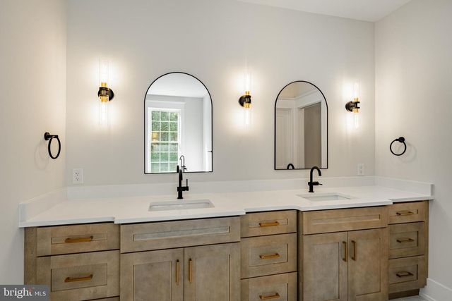 109 W FORGE RD, Glen Mills, PA 19342