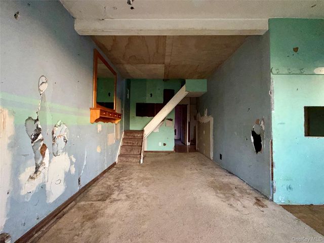 18 Geneva Drive, Carmel, NY 10512