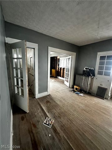 2083 N Taylor Road, Cleveland Heights, OH 44112