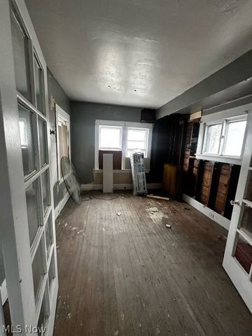 2083 N Taylor Road, Cleveland Heights, OH 44112