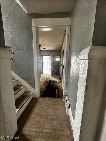 2083 N Taylor Road, Cleveland Heights, OH 44112