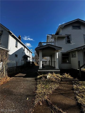 2083 N Taylor Road, Cleveland Heights, OH 44112