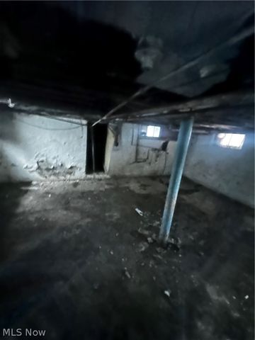 2083 N Taylor Road, Cleveland Heights, OH 44112