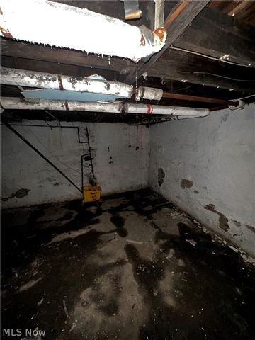 2083 N Taylor Road, Cleveland Heights, OH 44112