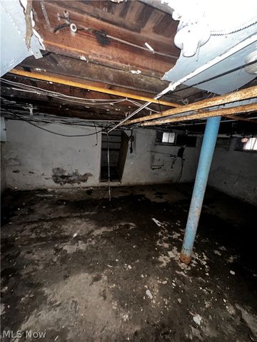 2083 N Taylor Road, Cleveland Heights, OH 44112